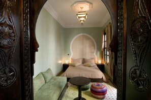 婴儿床、折叠床/加床（额外收费）、免费 WiFi