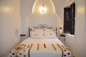 Caja de seguridad en la habitación y decoración personalizada 