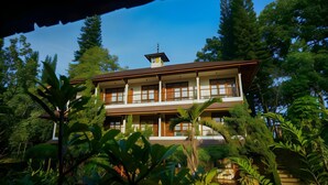 A multi-story building with a balcony, surrounded by lush greenery. - Taman Sari Hotel Dan Resort (Sukabumi)