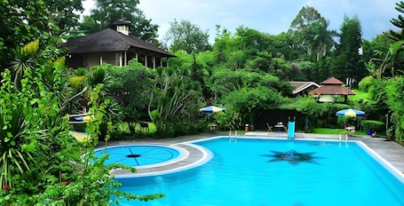 Pool. Taman Sari Hotel Dan Resort