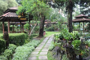Property grounds - Taman Sari Hotel Dan Resort (Sukabumi)
