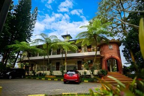 Exterior - Taman Sari Hotel Dan Resort (Sukabumi)