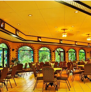 Dining - Taman Sari Hotel Dan Resort (Sukabumi)