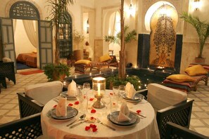 Outdoor dining - Riad Dar Meryem (Marrakech)