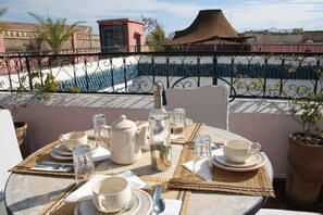 Lunch and dinner served, Moroccan cuisine - Riad Dar Meryem (Marrakech)