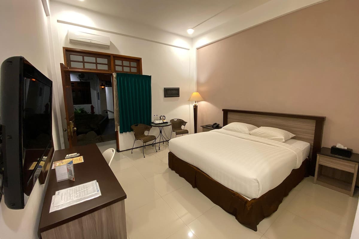Deluxe Double or Twin Room, 1 Double or 2 Single Beds | 1 bedroom, in-room safe, desk, free WiFi
