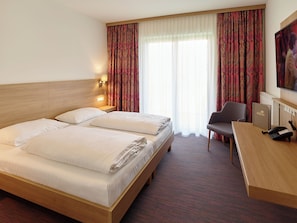 In-room safe, desk, laptop workspace, soundproofing - Hoftaverne Ziegelböck (Vorchdorf)