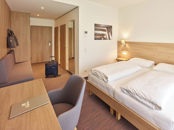 In-room safe, desk, laptop workspace, soundproofing - Hoftaverne Ziegelböck (Vorchdorf)