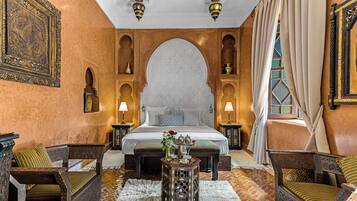 Süit | Odada kasa, ayrı ayrı dekore edilmiş, ayrı ayrı döşenmiş