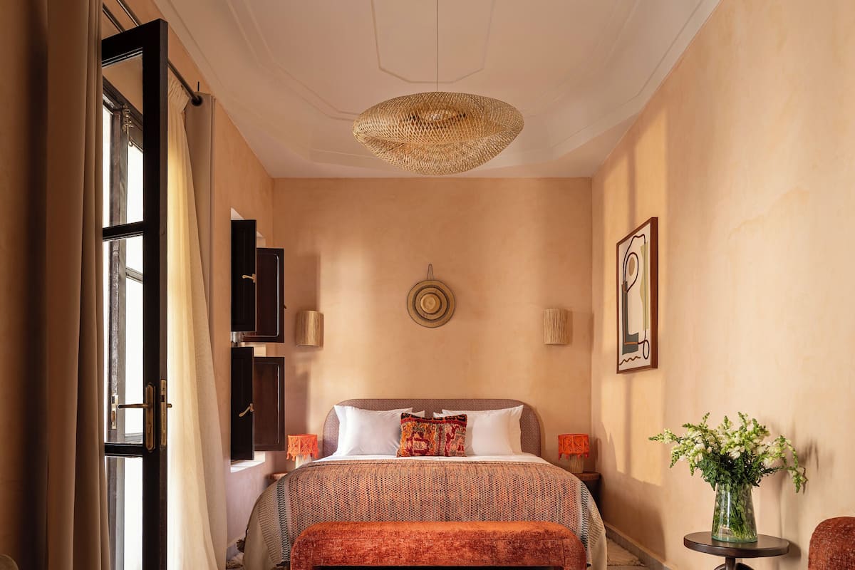 Suite | Egyptian cotton sheets, premium bedding, in-room safe