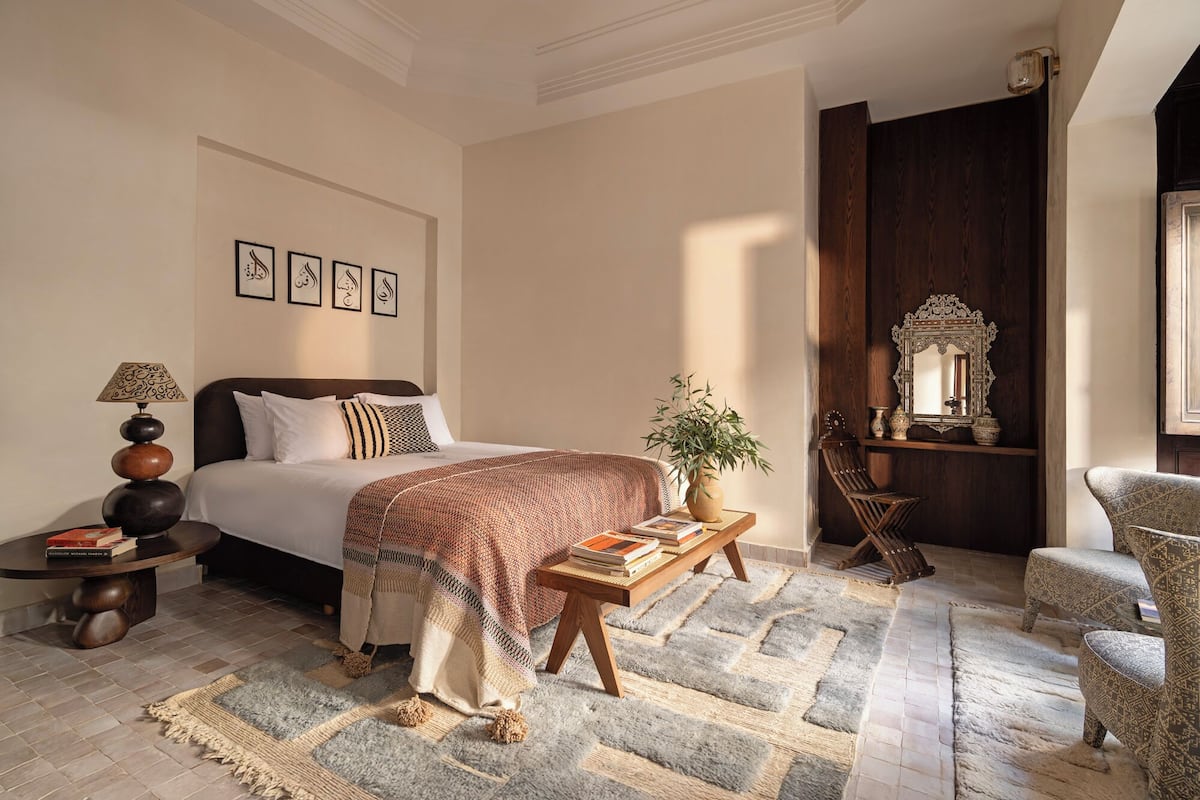 Deluxe Suite | Egyptian cotton sheets, premium bedding, in-room safe