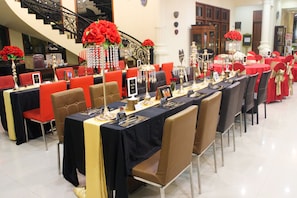 Breakfast, lunch and dinner served  - Narita Hotel Tangerang (Tangerang)