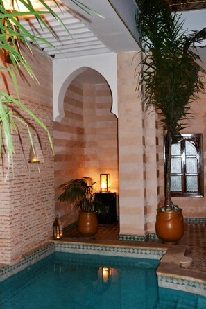 Outdoor pool, sun loungers - Riad Schanez (Marrakech)