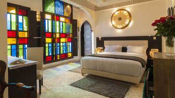 Royal Suite | Minibar, in-room safe, individually furnished, desk