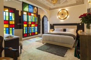 Minibar, coffres-forts dans les chambres, ameublement personnalisé