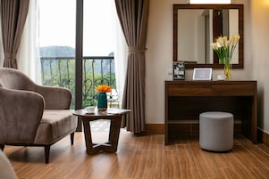 In-room safe, desk, laptop workspace, soundproofing