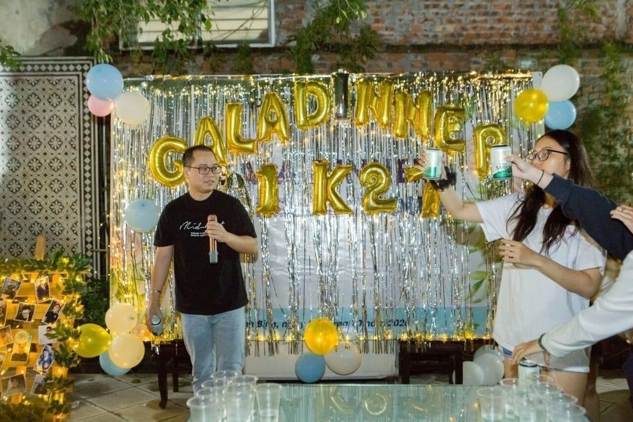 outdoor banquet area