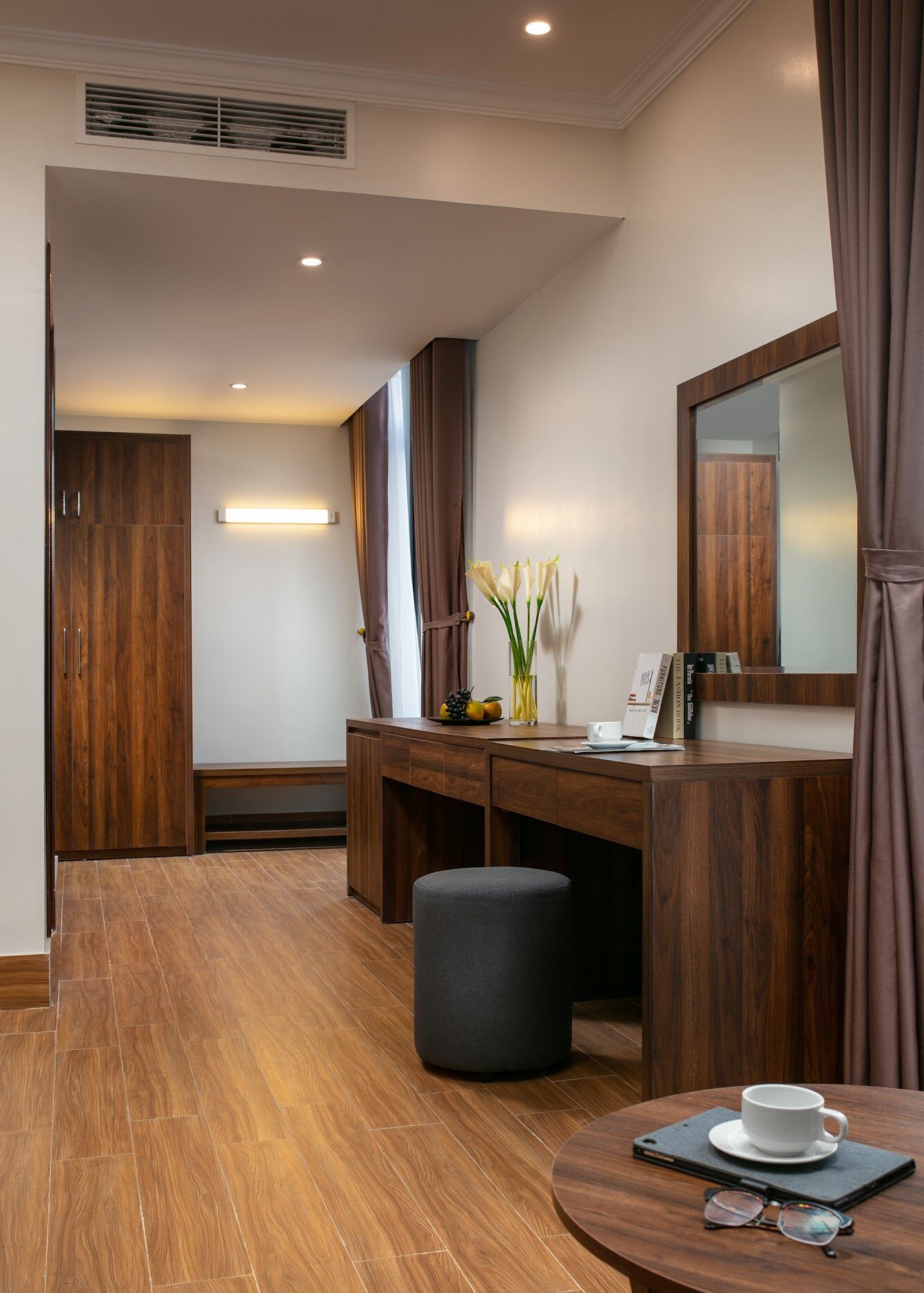 in-room safe, desk, laptop workspace, soundproofing