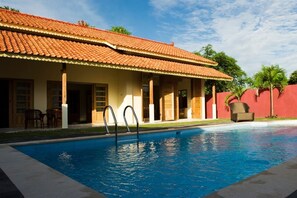 Villa Premium, 2 habitaciones, alberca privada, vista a la alberca | Vista al jardín