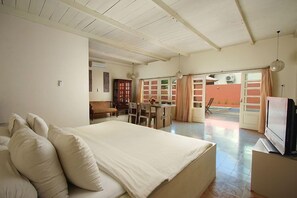 Silver Villa (Pearl) | Premium bedding, in-room safe, free cots/infant beds, free WiFi - Villa Pondok Terra (Yogyakarta)