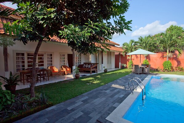 Diamond Villa | Terrace/patio - Villa Pondok Terra (Yogyakarta)