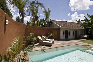 Silver Villa (Pearl) | Premium bedding, in-room safe, free cots/infant beds, free WiFi - Villa Pondok Terra (Yogyakarta)