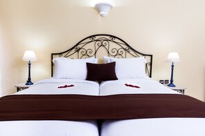 Double or Twin Room | Blackout drapes, soundproofing, free WiFi - Appart-Hotel EZZAHIA by HMS (Marrakech)