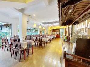 Daily continental breakfast (VND 80000 per person) - Hai Yen Hotel (Da Nang)