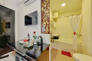 Free toiletries, hair dryer, slippers, bidet - Hai Yen Hotel (Da Nang)