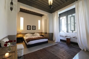 Superior Suite (Menzehjouj) | In-room safe, individually decorated, individually furnished, desk - Riad Zaouia 44 (Marrakech)