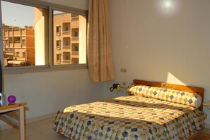 Bureau, rideaux occultants, chambres insonorisées