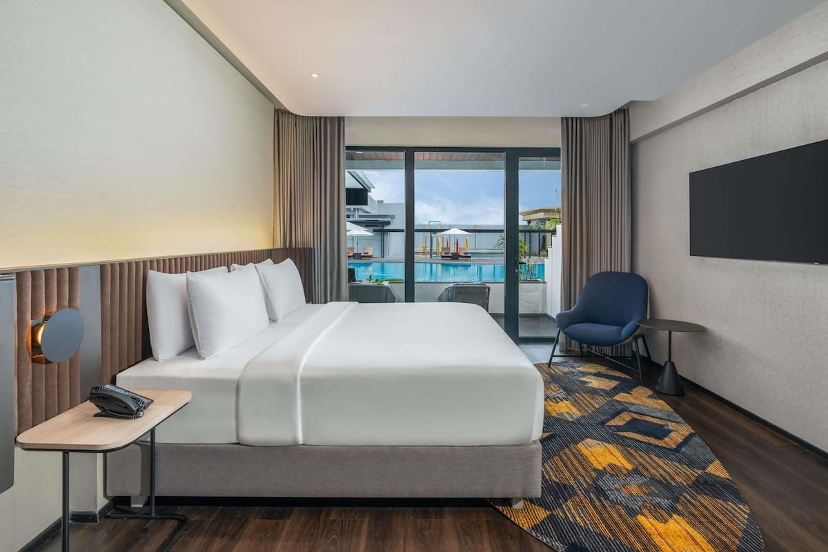 Minibar, desk, iron/ironing board, free WiFi