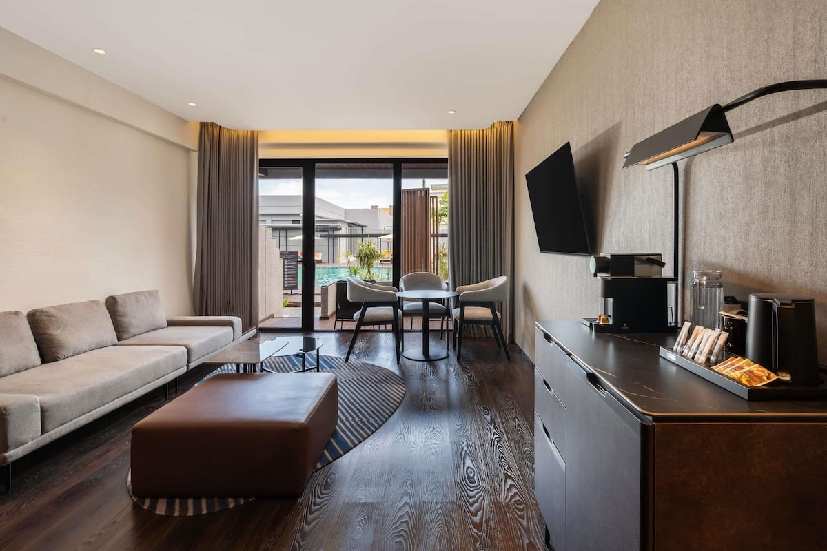 Suite, 1 Double Bed with Sofa bed, City View