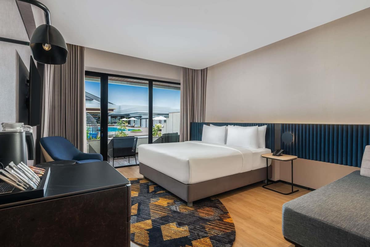 Minibar, desk, iron/ironing board, free WiFi