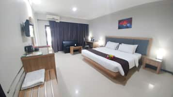 Minibar, desk, iron/ironing board, free WiFi