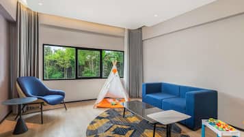 Family Room, 3 Twin Beds | Minibar, desk, iron/ironing board, free WiFi