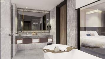 Minibar, skrivebord, strykejern/-brett og wi-fi (inkludert)