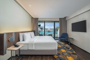 Minibar, desk, iron/ironing board, free WiFi - Novotel Pontianak Convention Centre (Pontianak)