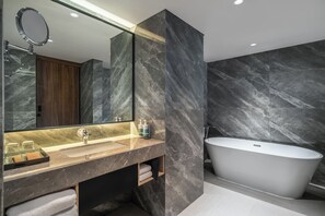 Een douche, gratis toiletartikelen, een haardroger, pantoffels