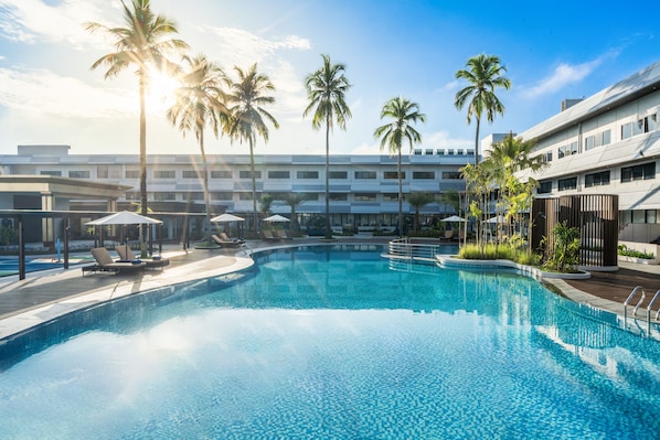 Outdoor pool - Novotel Pontianak Convention Centre (Pontianak)