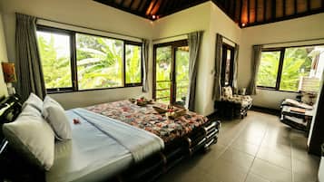 Romantic Bungalow, Garden View | Minibar, in-room safe, desk, free cribs/infant beds