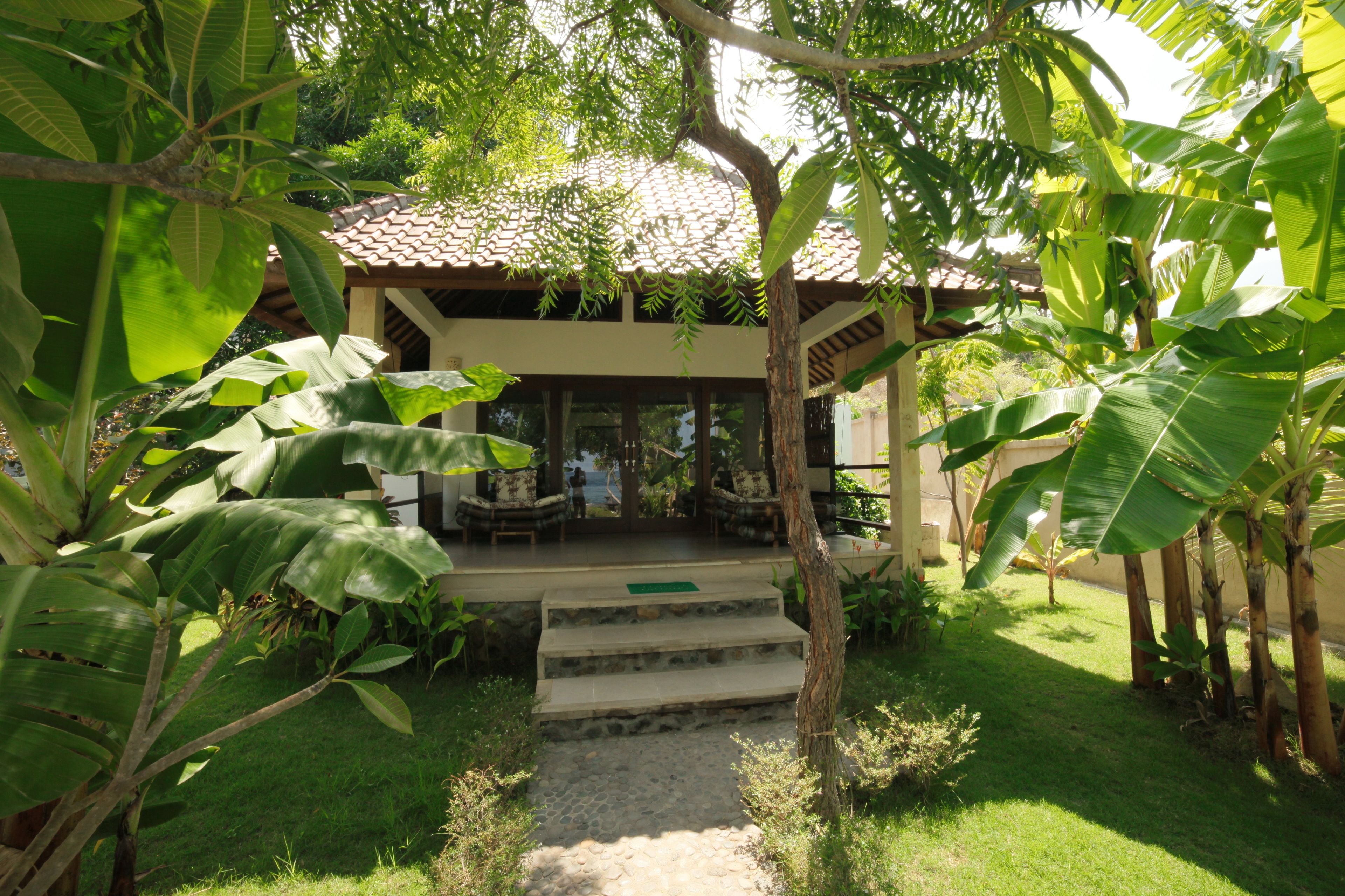 romantic bungalow, ocean view | front of property