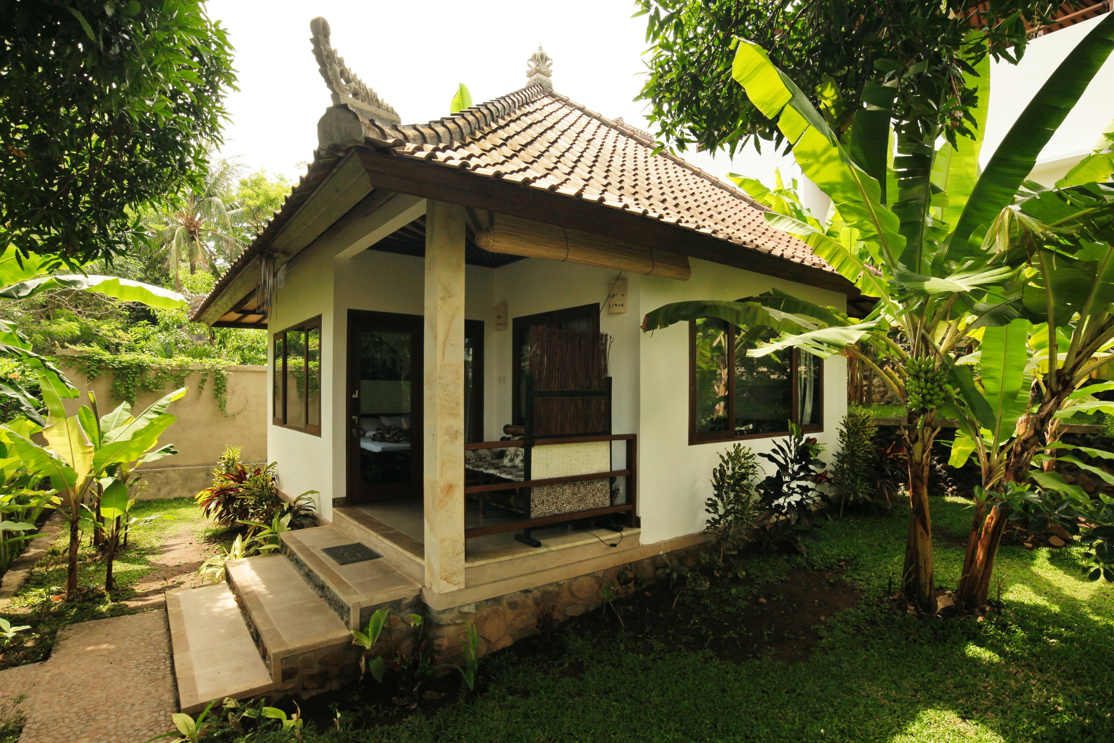 romantic bungalow, garden view | terrace/patio