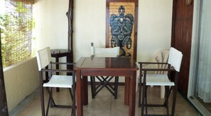 Bangalô standard, 1 cama de casal, vista para o jardim | Terraço/pátio