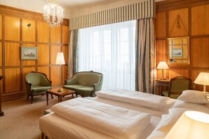Double Room | Minibar, in-room safe, individually decorated, individually furnished