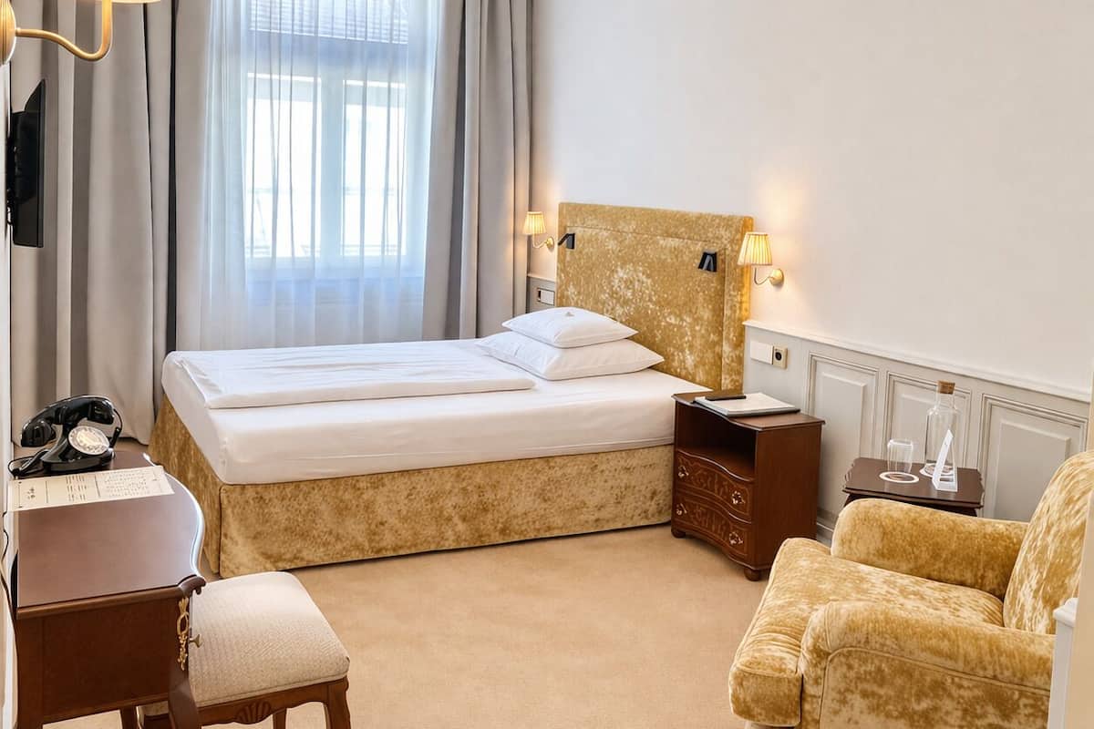 Standard Single Room, 1 Twin Bed, Bathtub | Minibar, in-room safe, individually decorated, individually furnished