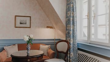 Duplex (Maisonette) | Minibar, in-room safe, WiFi (free), individually decorated