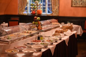 Daily buffet breakfast for a fee