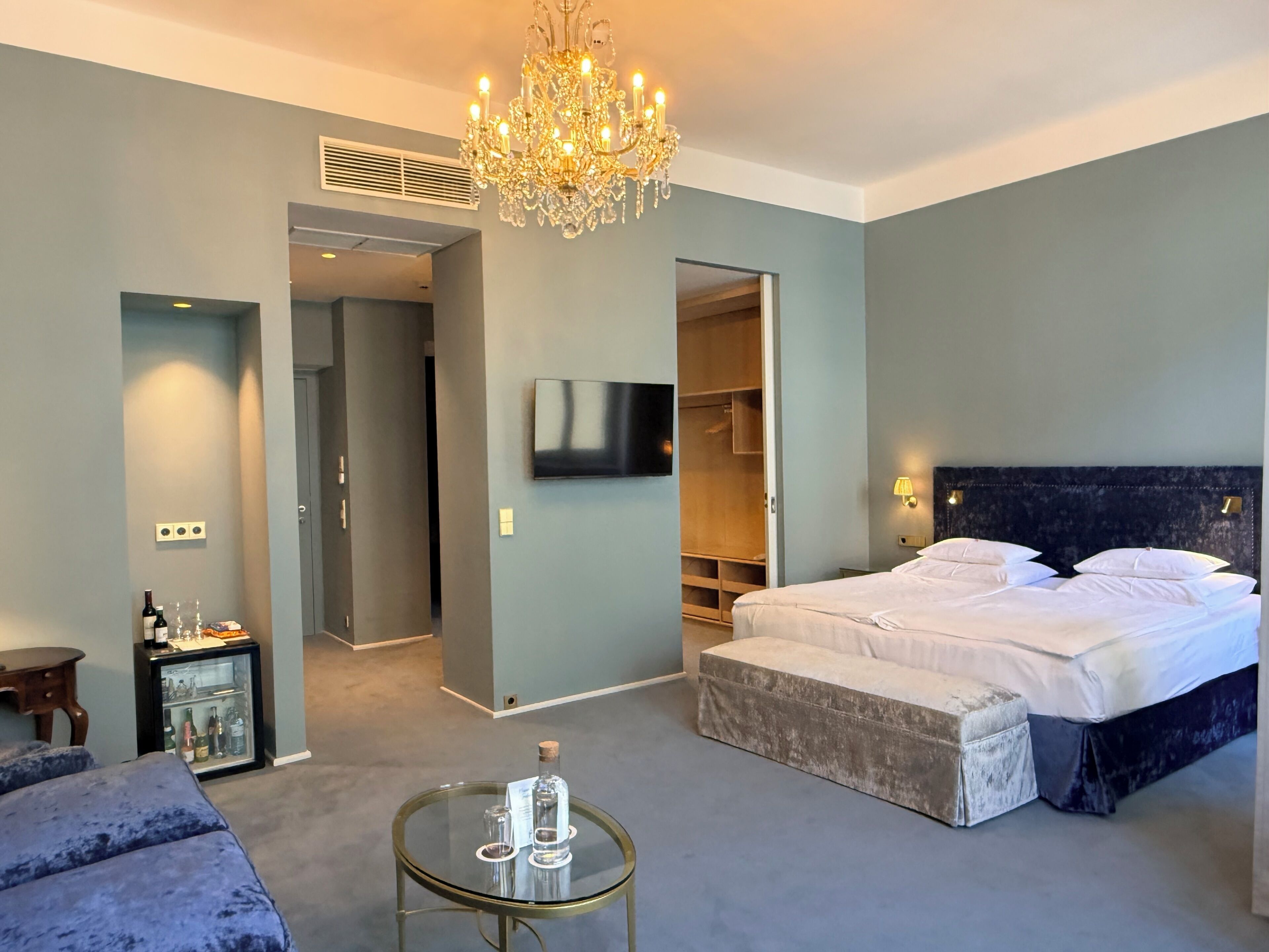 Junior Suite | Frigobar, cofres nos quartos, individualmente decorados