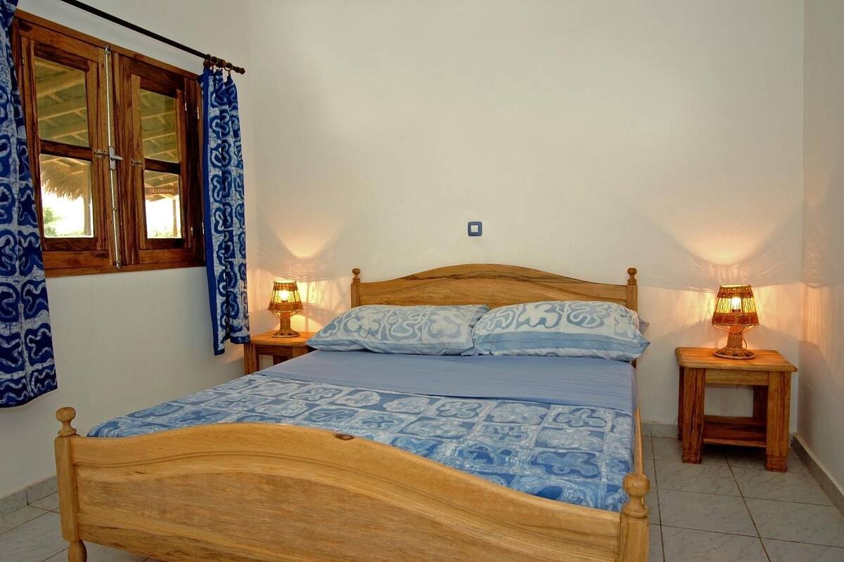 Coffres-forts dans les chambres, bureau, Wi-Fi gratuit, draps fournis